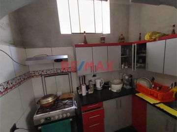 Venta De Amplio Departamento En Segundo Piso Con Aires En Tercer Y Cuarto Piso En Magdalena