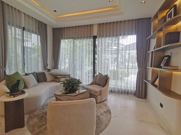 ● Type Tuscan Style Modern Colonnade ● Single house 2 Storey, 4 Beds, 4 Parking | 82.00 sq.w. 391.00 sq.m. | Near Near Central Westville 7 mins., Bang