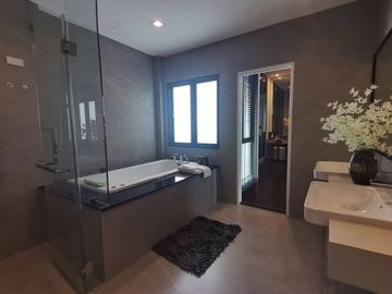 ● Type Tuscan Style Modern Colonnade ● Single house 2 Storey, 4 Beds, 4 Parking | 82.00 sq.w. 391.00 sq.m. | Near Near Central Westville 7 mins., Bang