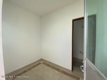 Casa, roof, estudio, 3 recamaras, cuarto de servicio. Cumbres del Lago, VENTA