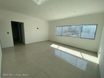Casa, roof, estudio, 3 recamaras, cuarto de servicio. Cumbres del Lago, VENTA