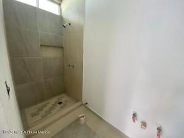 Casa, roof, estudio, 3 recamaras, cuarto de servicio. Cumbres del Lago, VENTA