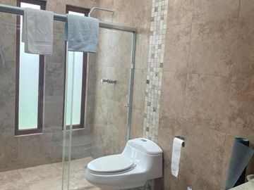Flamante villa en venta de una planta Urb. Privada Challuabamba con 1.260m2T