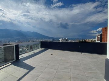 Vendo suite de   82M2  en la González Suárez.