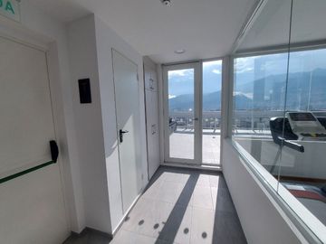 Vendo suite de   82M2  en la González Suárez.