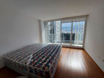 Vendo suite de   82M2  en la González Suárez.
