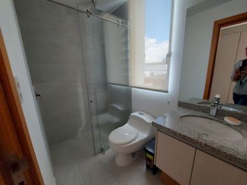 Vendo suite de   82M2  en la González Suárez.