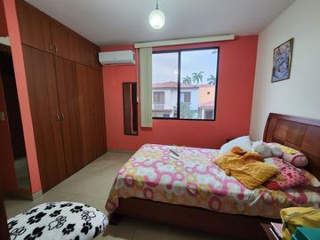 Ciudad Colon, Venta de linda casa 4 Dormitorios con Piscina