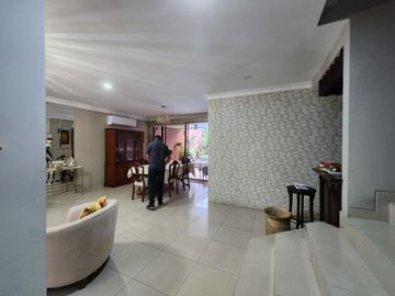 Ciudad Colon, Venta de linda casa 4 Dormitorios con Piscina