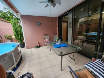 Ciudad Colon, Venta de linda casa 4 Dormitorios con Piscina
