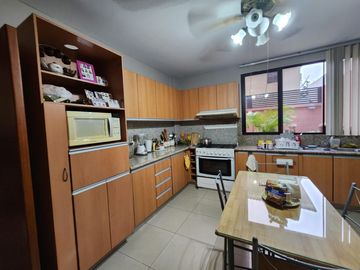 Ciudad Colon, Venta de linda casa 4 Dormitorios con Piscina