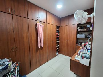 Ciudad Colon, Venta de linda casa 4 Dormitorios con Piscina
