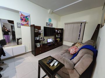 Ciudad Colon, Venta de linda casa 4 Dormitorios con Piscina