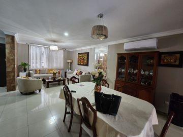 Ciudad Colon, Venta de linda casa 4 Dormitorios con Piscina