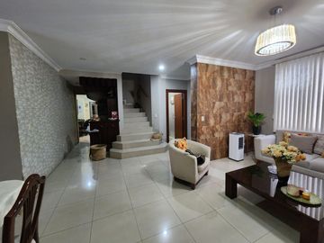 Ciudad Colon, Venta de linda casa 4 Dormitorios con Piscina