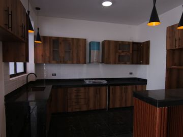 LINDA CASA DE DOS PISOS CON AZOTEA EN VENTA - URB. BOULEVARD PARK PLAZA -CASTILLA-PIURA
