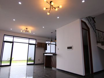 LINDA CASA DE DOS PISOS CON AZOTEA EN VENTA - URB. BOULEVARD PARK PLAZA -CASTILLA-PIURA