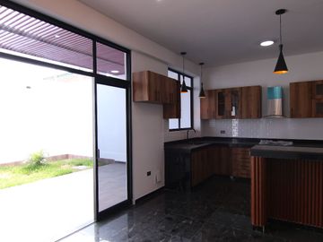 LINDA CASA DE DOS PISOS CON AZOTEA EN VENTA - URB. BOULEVARD PARK PLAZA -CASTILLA-PIURA