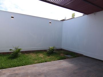 LINDA CASA DE DOS PISOS CON AZOTEA EN VENTA - URB. BOULEVARD PARK PLAZA -CASTILLA-PIURA