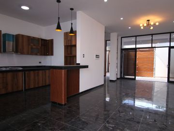 LINDA CASA DE DOS PISOS CON AZOTEA EN VENTA - URB. BOULEVARD PARK PLAZA -CASTILLA-PIURA