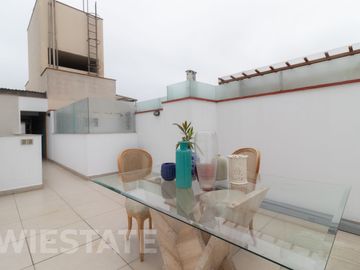 Venta Departamento Dúplex Penthouse + Aires en Miraflores, cerca del Parque Kennedy 7 Dorm / 4 Baños / 2 Estac. / 1 Depósito
