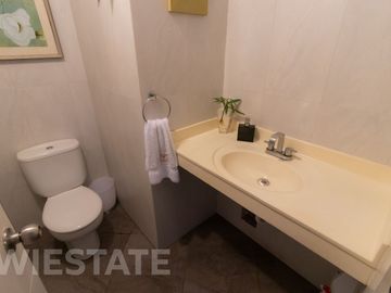 Venta Departamento Dúplex Penthouse + Aires en Miraflores, cerca del Parque Kennedy 7 Dorm / 4 Baños / 2 Estac. / 1 Depósito