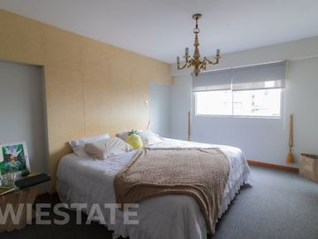 Venta Departamento Dúplex Penthouse + Aires en Miraflores, cerca del Parque Kennedy 7 Dorm / 4 Baños / 2 Estac. / 1 Depósito