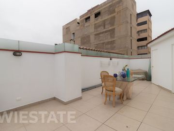 Venta Departamento Dúplex Penthouse + Aires en Miraflores, cerca del Parque Kennedy 7 Dorm / 4 Baños / 2 Estac. / 1 Depósito