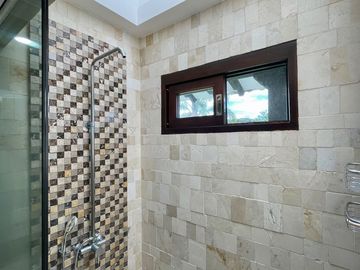 Majestuosa casa campestre con piscina con majestuosa vista en Cerritos Condominio Campestre con un terreno de 13.000 m2. Pereira - Co