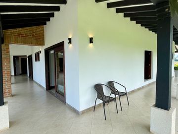 Majestuosa casa campestre con piscina con majestuosa vista en Cerritos Condominio Campestre con un terreno de 13.000 m2. Pereira - Co