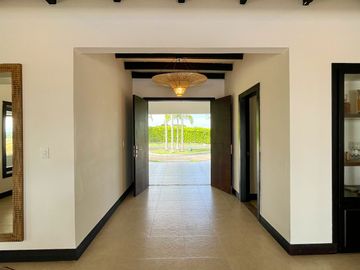 Majestuosa casa campestre con piscina con majestuosa vista en Cerritos Condominio Campestre con un terreno de 13.000 m2. Pereira - Co