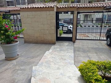 La Molina RESIDENCIAL MONTERRICO - Departamento de 3dorm + Cochera + Área en Azotea 3er.Piso – Condominio