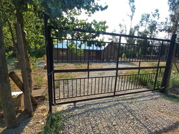 Se vende 3.238 m2 con casa de 4 dormitorios en Quinamavida, Colbun