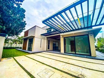 GRAND 2-STOREY, 4-BEDROOM HOUSE FOR SALE/RENT IN MANILA SOUTHWOODS