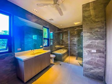GRAND 2-STOREY, 4-BEDROOM HOUSE FOR SALE/RENT IN MANILA SOUTHWOODS