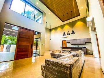 GRAND 2-STOREY, 4-BEDROOM HOUSE FOR SALE/RENT IN MANILA SOUTHWOODS