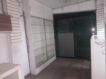 Se Vende Local Comercial A Unos Pasos Del Óvalo Santa Anita