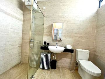 Rumah Modern Semi Furnished Kebayoran Bintaro 12152-HR 0811111----