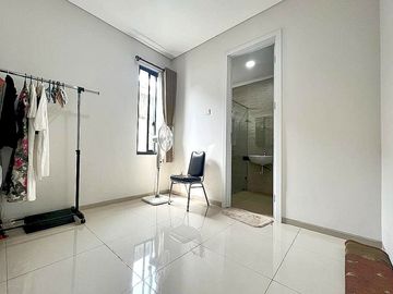 Rumah Modern Semi Furnished Kebayoran Bintaro 12152-HR 0811111----