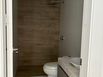 VENTA DE HERMOSO DEPARTAMENTO DE 2 DORMITORIOS CON BAÑOS PRIVADOS Y AMENITIES
