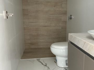 VENTA DE HERMOSO DEPARTAMENTO DE 2 DORMITORIOS CON BAÑOS PRIVADOS Y AMENITIES