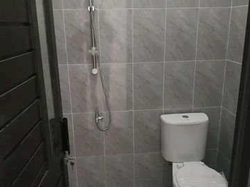 Dikontrakan rumah siap huni murah dlm cl;uster row jalan luas disawangan,depok