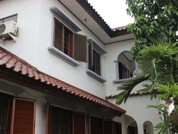 Rumah Hook Pinggir Jalan Raya Pondok Kelapa, 55 Meter Ke Jalan Raya Kalimalang
