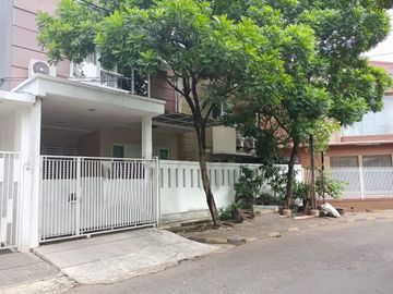 Rumah minimalis modern di Bintaro Sektor 5, Komplek Perumahan Perkici