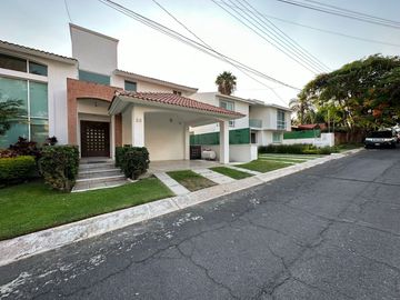 Casa en venta en Lomas de Cocoyoc, Morelos.