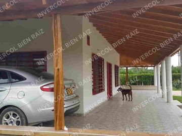LA VICTORIA, SE VENDE HERMOSA FINCA A PUERTA CERRADA