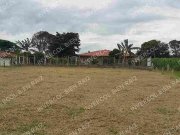 LA VICTORIA, SE VENDE HERMOSA FINCA A PUERTA CERRADA