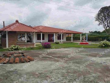 LA VICTORIA, SE VENDE HERMOSA FINCA A PUERTA CERRADA
