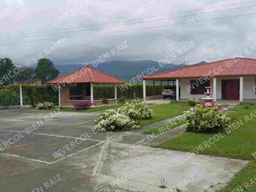LA VICTORIA, SE VENDE HERMOSA FINCA A PUERTA CERRADA