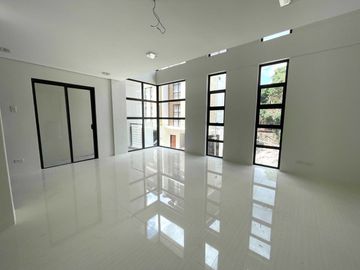 4br Townhouse in Quezon City Tandang Sora Congressional Visayas Ave inside subdivision